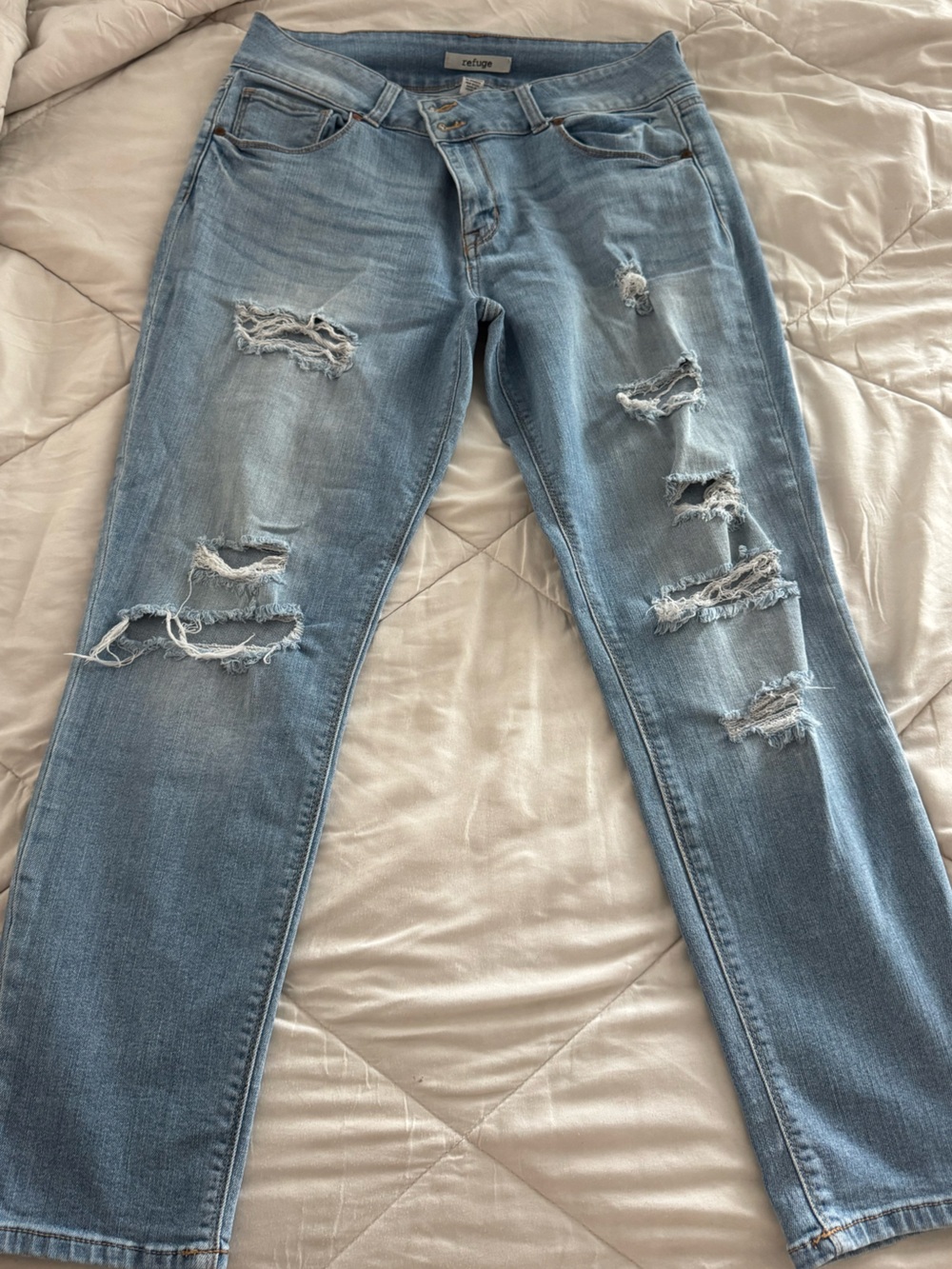 Women’s Refuge Light Wash Skinny Distressed Jeans